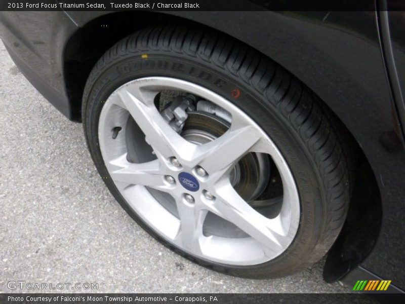 Tuxedo Black / Charcoal Black 2013 Ford Focus Titanium Sedan
