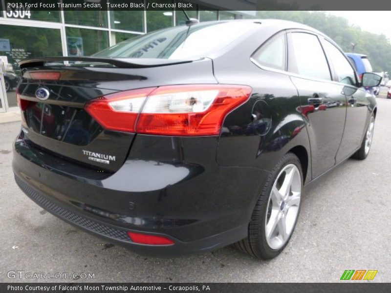 Tuxedo Black / Charcoal Black 2013 Ford Focus Titanium Sedan