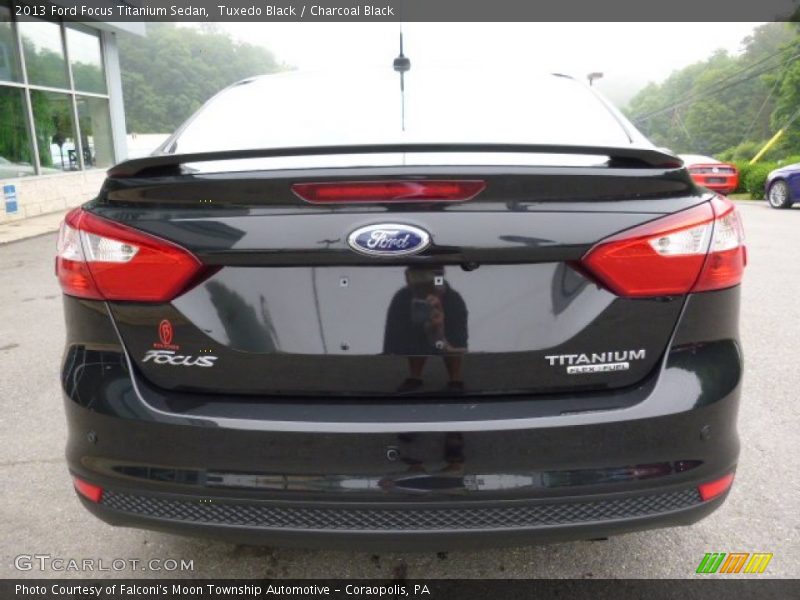 Tuxedo Black / Charcoal Black 2013 Ford Focus Titanium Sedan