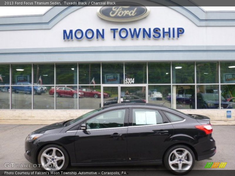 Tuxedo Black / Charcoal Black 2013 Ford Focus Titanium Sedan