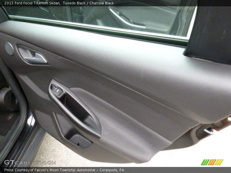 Tuxedo Black / Charcoal Black 2013 Ford Focus Titanium Sedan