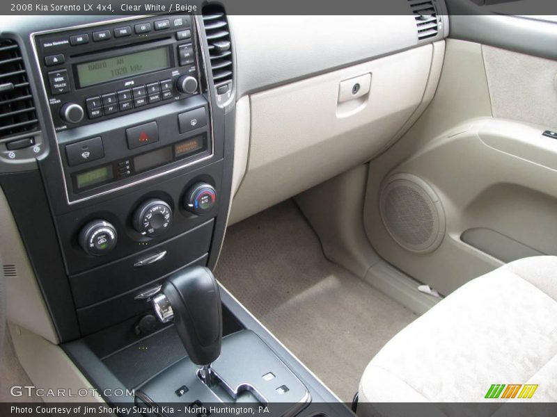 Clear White / Beige 2008 Kia Sorento LX 4x4