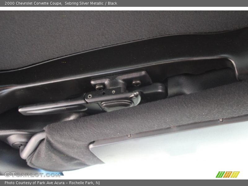 Sebring Silver Metallic / Black 2000 Chevrolet Corvette Coupe