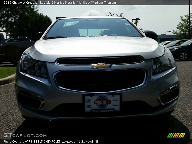 Silver Ice Metallic / Jet Black/Medium Titanium 2016 Chevrolet Cruze Limited LS