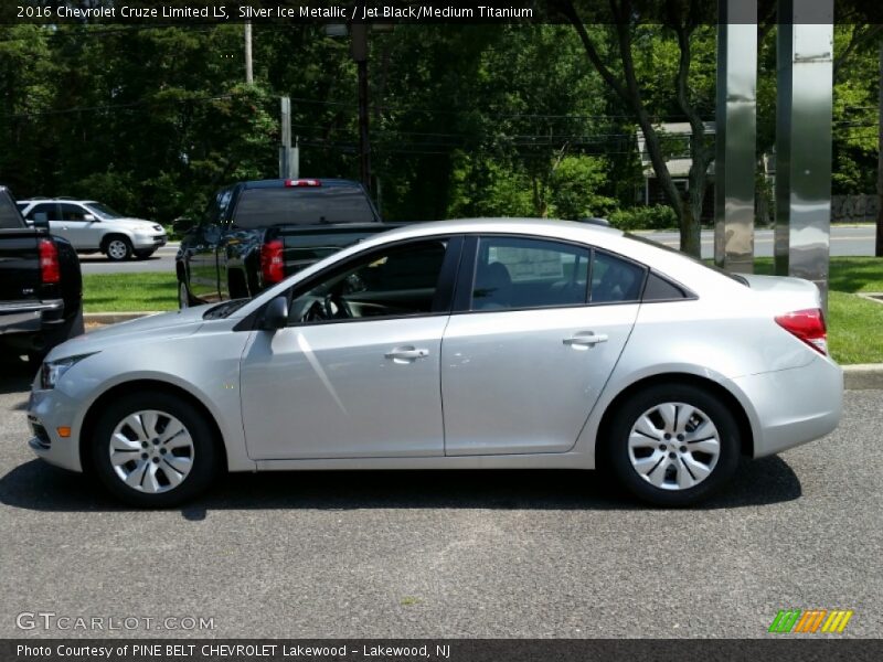 Silver Ice Metallic / Jet Black/Medium Titanium 2016 Chevrolet Cruze Limited LS