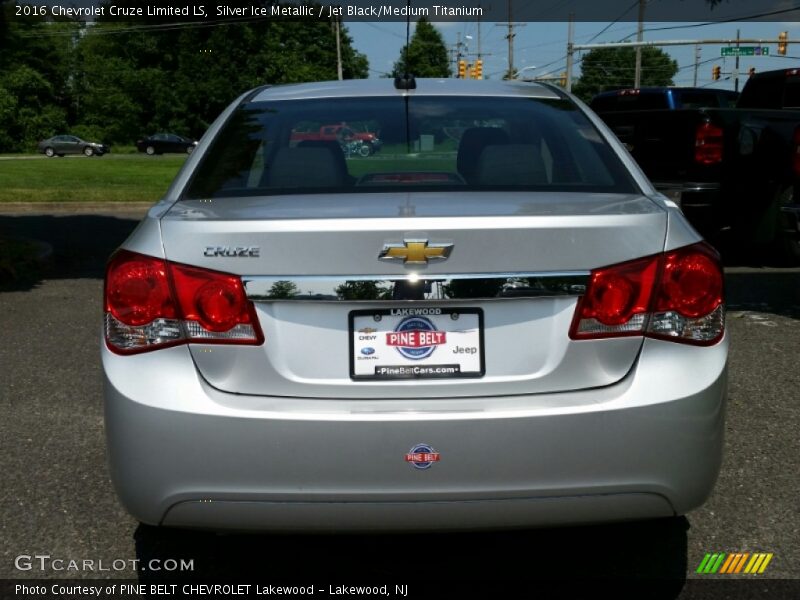 Silver Ice Metallic / Jet Black/Medium Titanium 2016 Chevrolet Cruze Limited LS