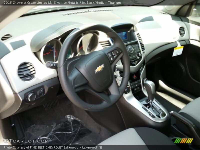 Silver Ice Metallic / Jet Black/Medium Titanium 2016 Chevrolet Cruze Limited LS