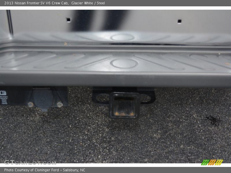Glacier White / Steel 2013 Nissan Frontier SV V6 Crew Cab