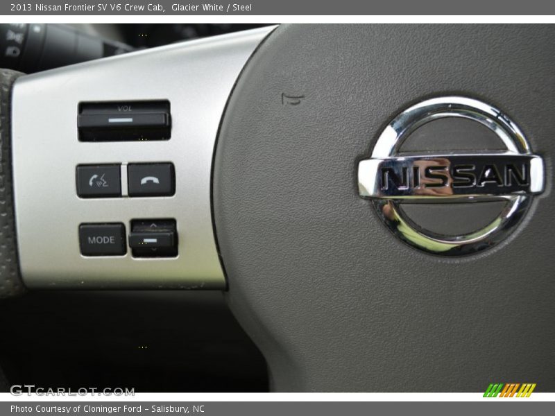 Glacier White / Steel 2013 Nissan Frontier SV V6 Crew Cab