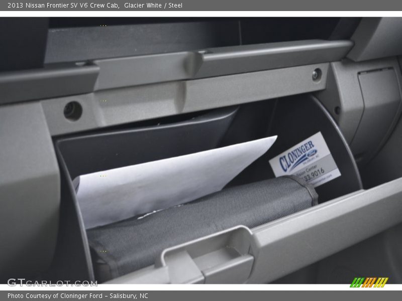 Glacier White / Steel 2013 Nissan Frontier SV V6 Crew Cab