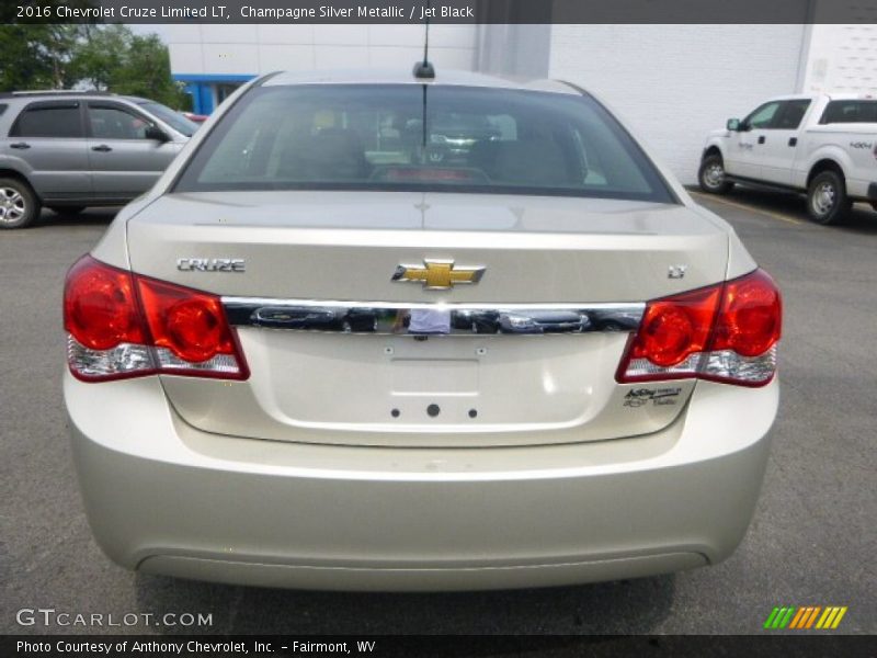 Champagne Silver Metallic / Jet Black 2016 Chevrolet Cruze Limited LT