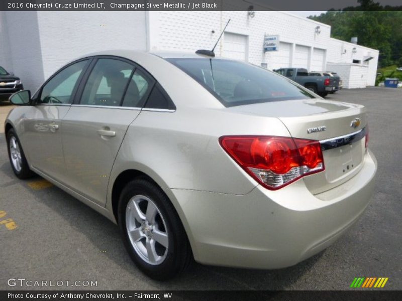 Champagne Silver Metallic / Jet Black 2016 Chevrolet Cruze Limited LT