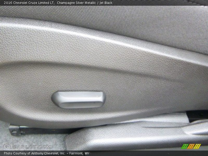 Champagne Silver Metallic / Jet Black 2016 Chevrolet Cruze Limited LT