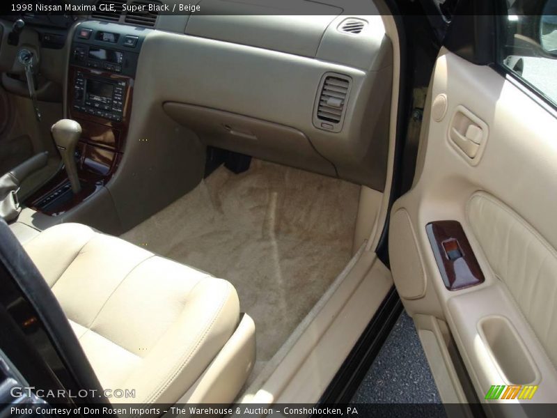 Super Black / Beige 1998 Nissan Maxima GLE