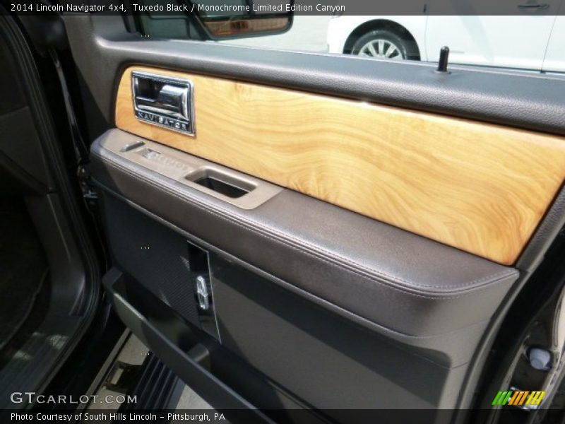 Tuxedo Black / Monochrome Limited Edition Canyon 2014 Lincoln Navigator 4x4