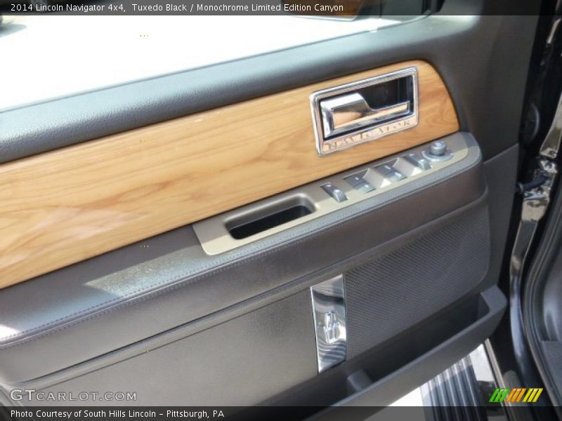 Tuxedo Black / Monochrome Limited Edition Canyon 2014 Lincoln Navigator 4x4