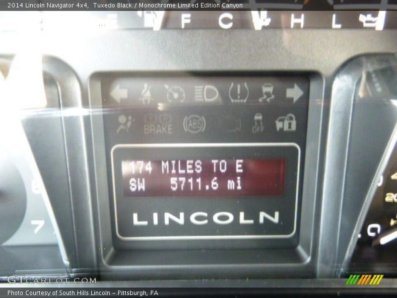 Tuxedo Black / Monochrome Limited Edition Canyon 2014 Lincoln Navigator 4x4