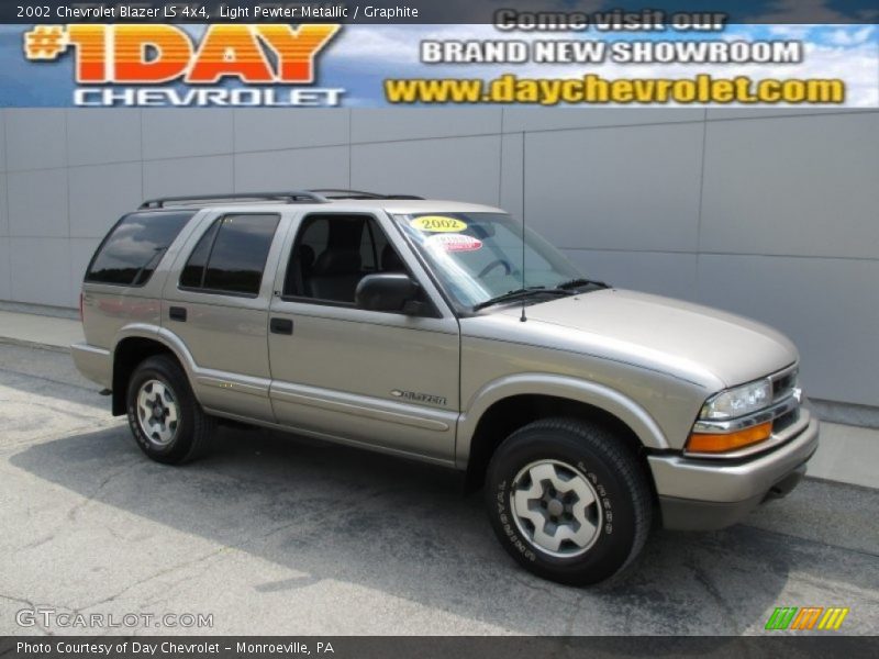 Light Pewter Metallic / Graphite 2002 Chevrolet Blazer LS 4x4