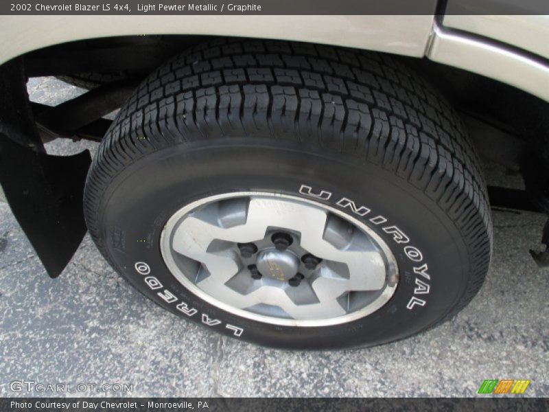 Light Pewter Metallic / Graphite 2002 Chevrolet Blazer LS 4x4
