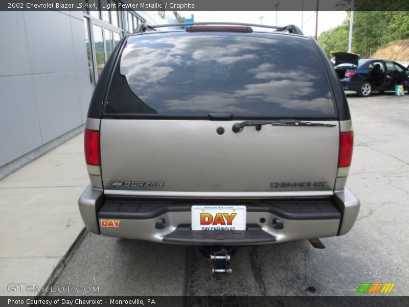 Light Pewter Metallic / Graphite 2002 Chevrolet Blazer LS 4x4