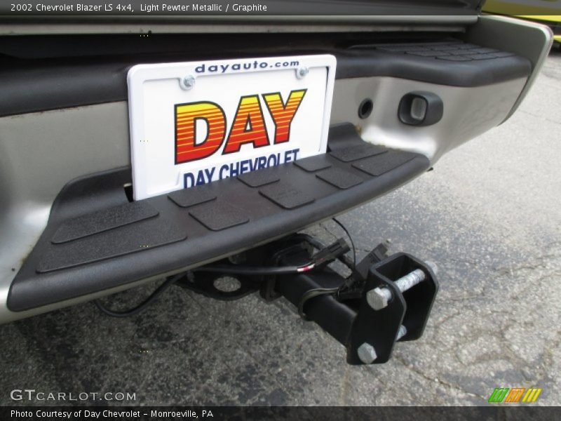 Light Pewter Metallic / Graphite 2002 Chevrolet Blazer LS 4x4