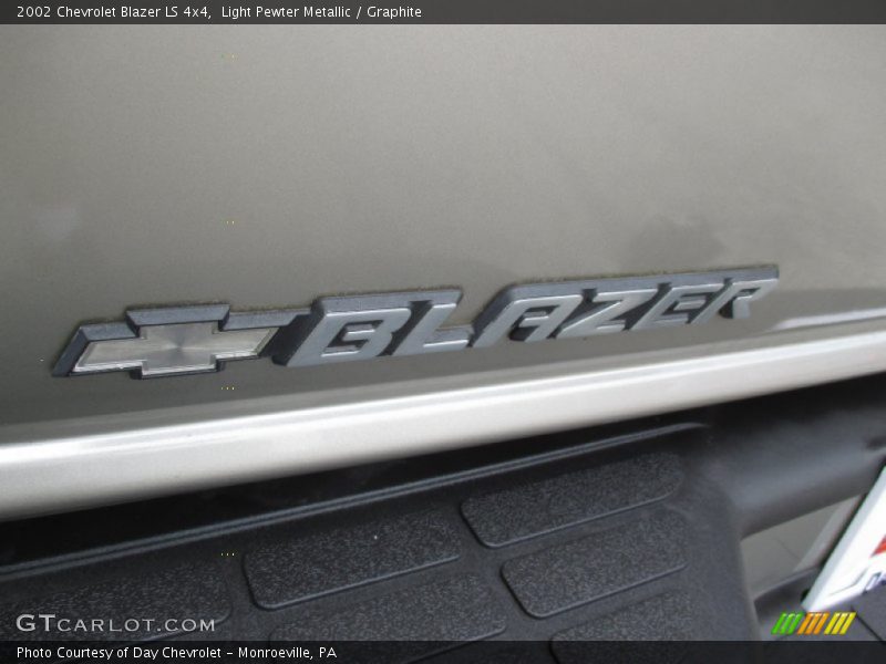 Light Pewter Metallic / Graphite 2002 Chevrolet Blazer LS 4x4
