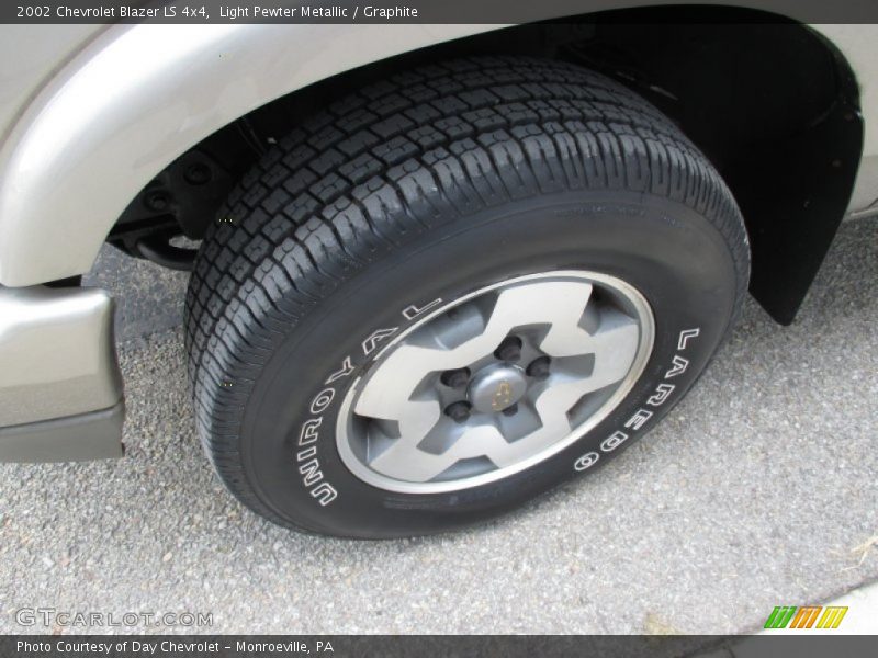 Light Pewter Metallic / Graphite 2002 Chevrolet Blazer LS 4x4