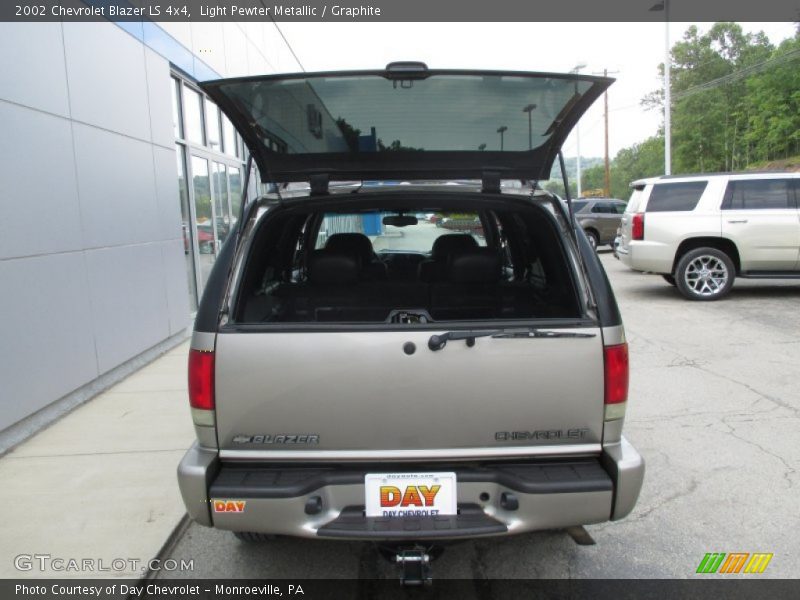 Light Pewter Metallic / Graphite 2002 Chevrolet Blazer LS 4x4