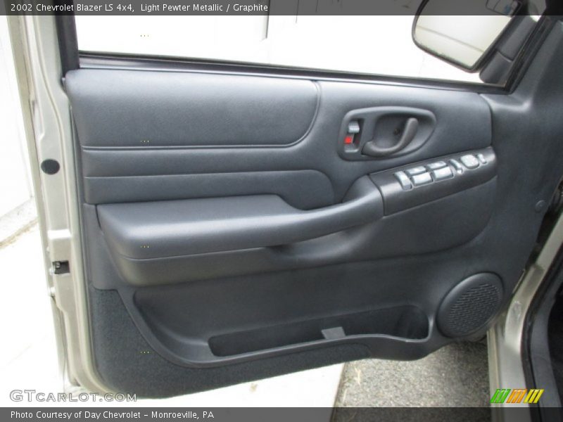 Light Pewter Metallic / Graphite 2002 Chevrolet Blazer LS 4x4