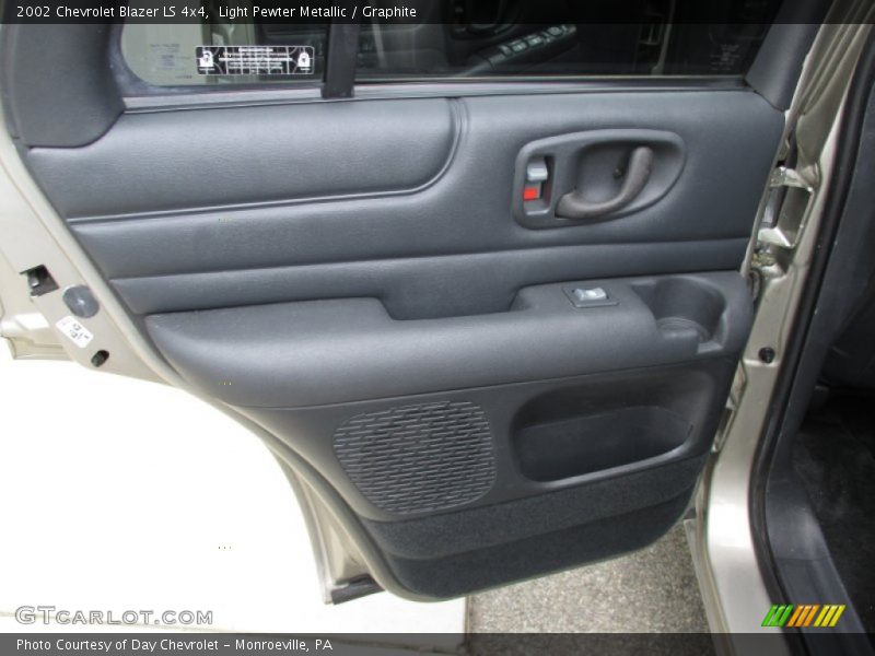 Light Pewter Metallic / Graphite 2002 Chevrolet Blazer LS 4x4