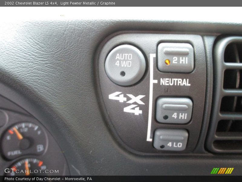 Light Pewter Metallic / Graphite 2002 Chevrolet Blazer LS 4x4
