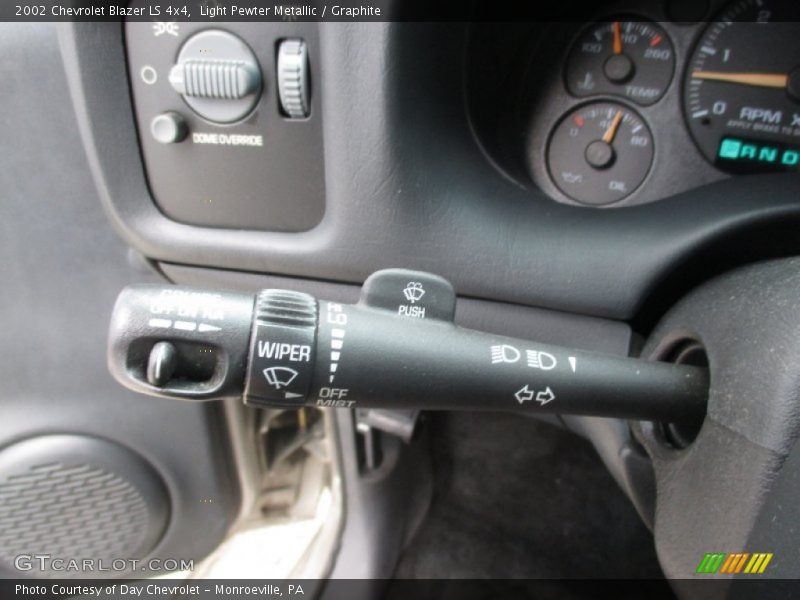 Light Pewter Metallic / Graphite 2002 Chevrolet Blazer LS 4x4