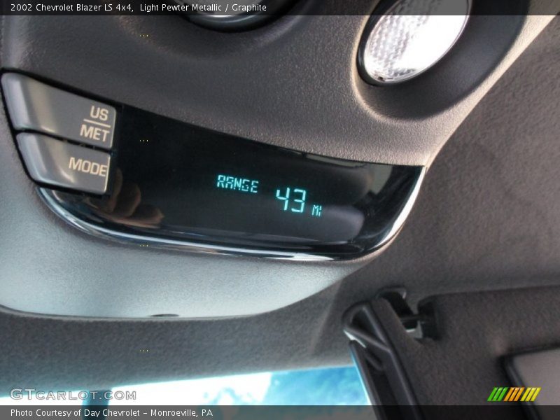 Light Pewter Metallic / Graphite 2002 Chevrolet Blazer LS 4x4