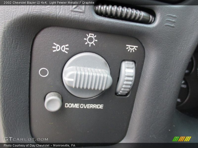 Light Pewter Metallic / Graphite 2002 Chevrolet Blazer LS 4x4