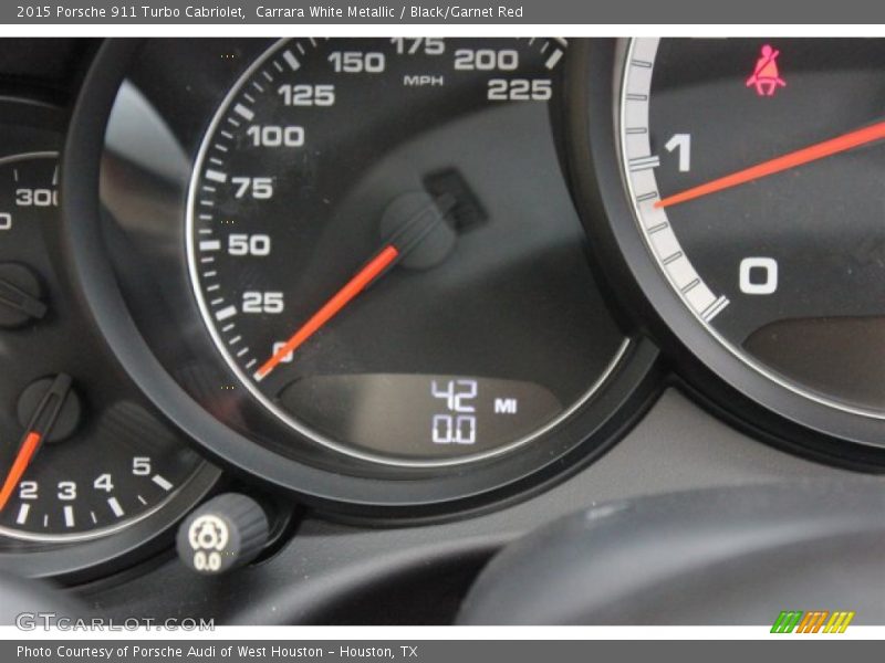 Carrara White Metallic / Black/Garnet Red 2015 Porsche 911 Turbo Cabriolet