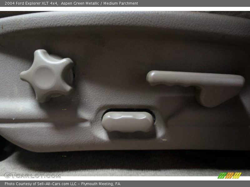 Aspen Green Metallic / Medium Parchment 2004 Ford Explorer XLT 4x4