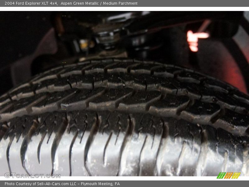 Aspen Green Metallic / Medium Parchment 2004 Ford Explorer XLT 4x4