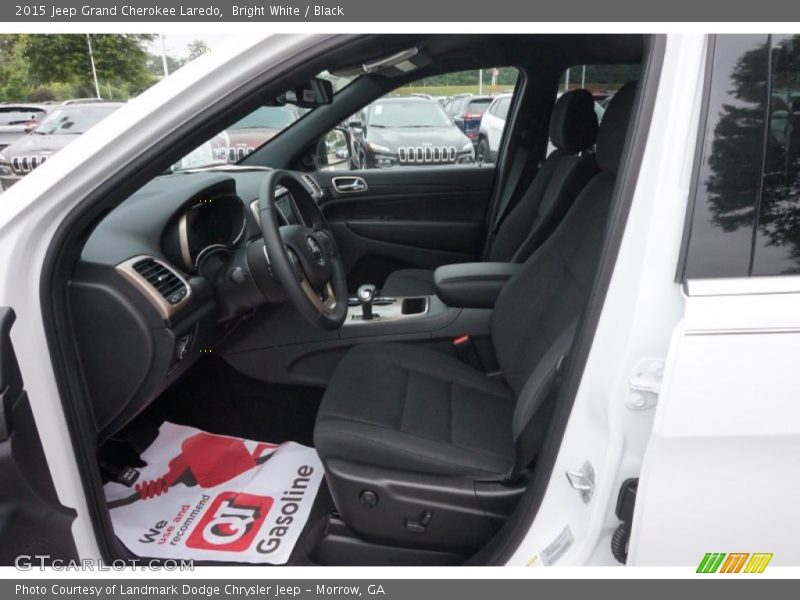 Bright White / Black 2015 Jeep Grand Cherokee Laredo