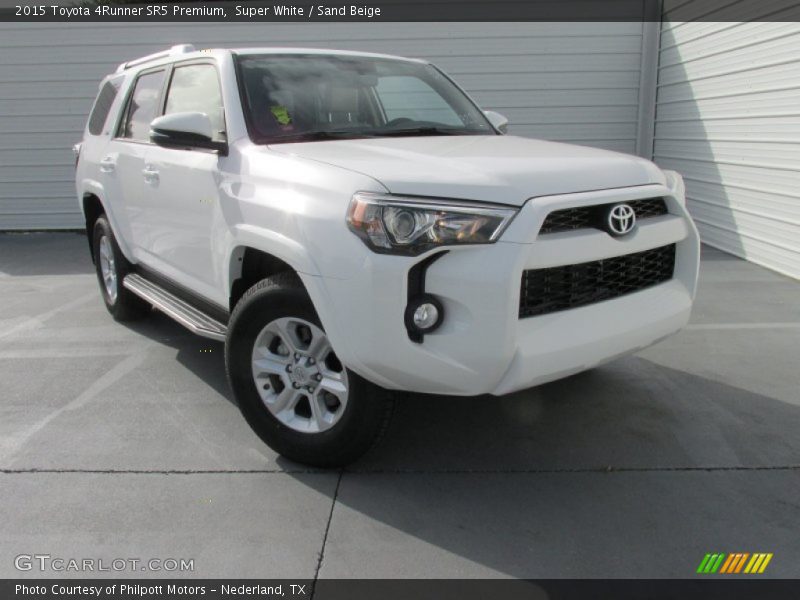 Front 3/4 View of 2015 4Runner SR5 Premium