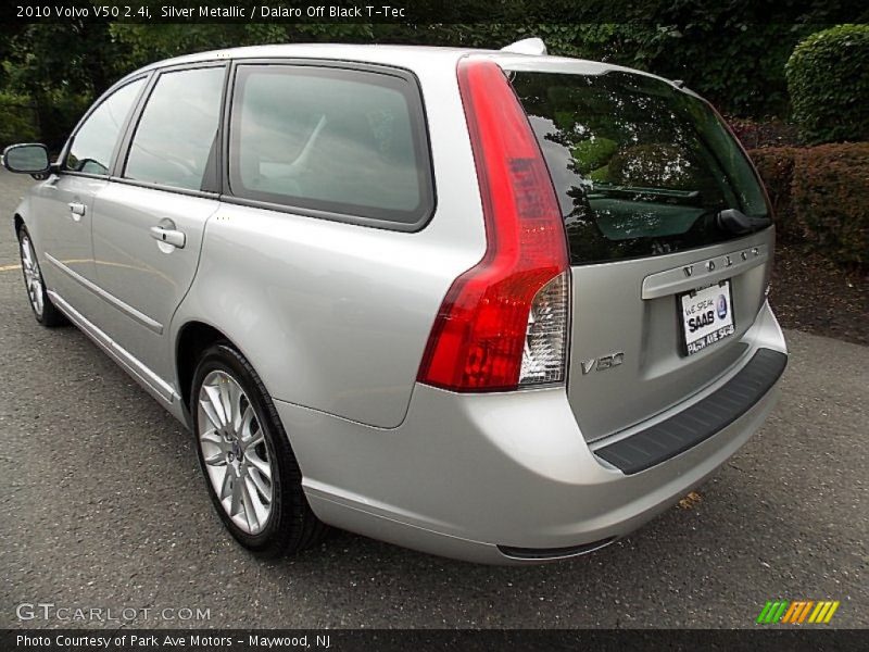 Silver Metallic / Dalaro Off Black T-Tec 2010 Volvo V50 2.4i