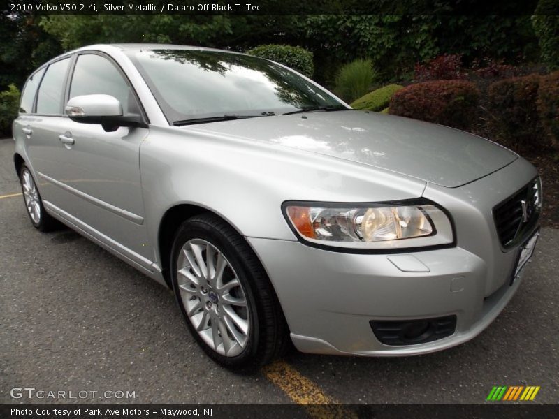 Silver Metallic / Dalaro Off Black T-Tec 2010 Volvo V50 2.4i