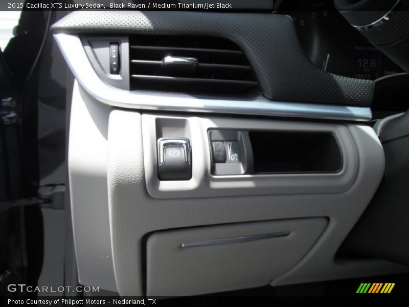 Black Raven / Medium Titanium/Jet Black 2015 Cadillac XTS Luxury Sedan