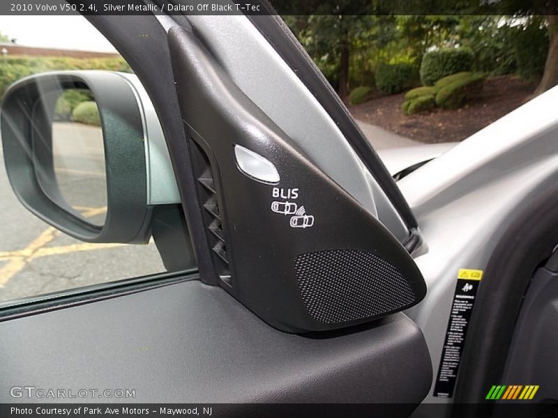 Silver Metallic / Dalaro Off Black T-Tec 2010 Volvo V50 2.4i