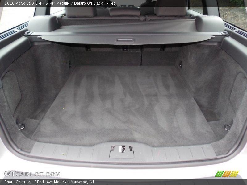  2010 V50 2.4i Trunk