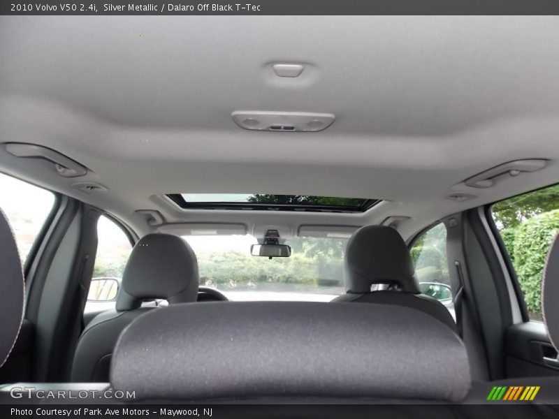 Silver Metallic / Dalaro Off Black T-Tec 2010 Volvo V50 2.4i