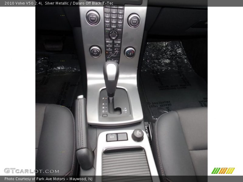 Silver Metallic / Dalaro Off Black T-Tec 2010 Volvo V50 2.4i