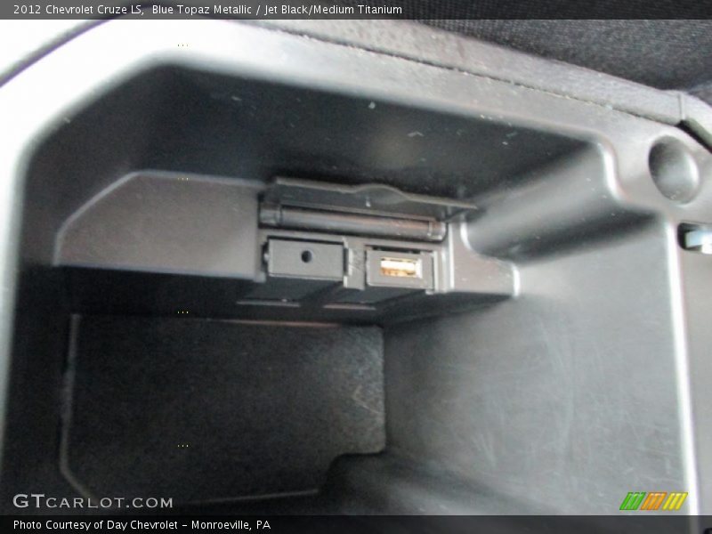 Blue Topaz Metallic / Jet Black/Medium Titanium 2012 Chevrolet Cruze LS