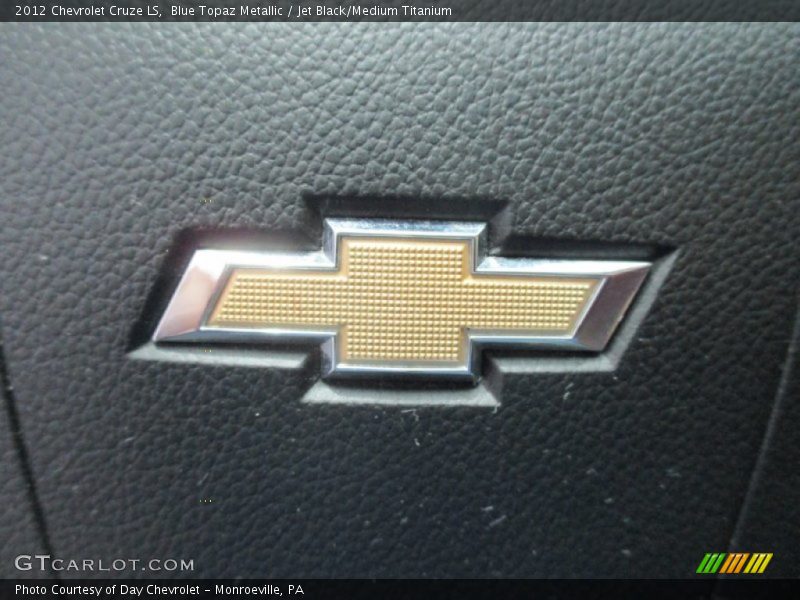 Blue Topaz Metallic / Jet Black/Medium Titanium 2012 Chevrolet Cruze LS