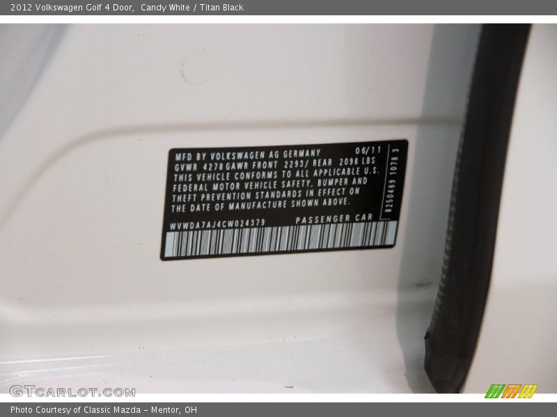 Candy White / Titan Black 2012 Volkswagen Golf 4 Door