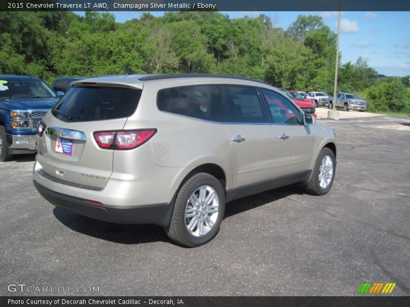 Champagne Silver Metallic / Ebony 2015 Chevrolet Traverse LT AWD